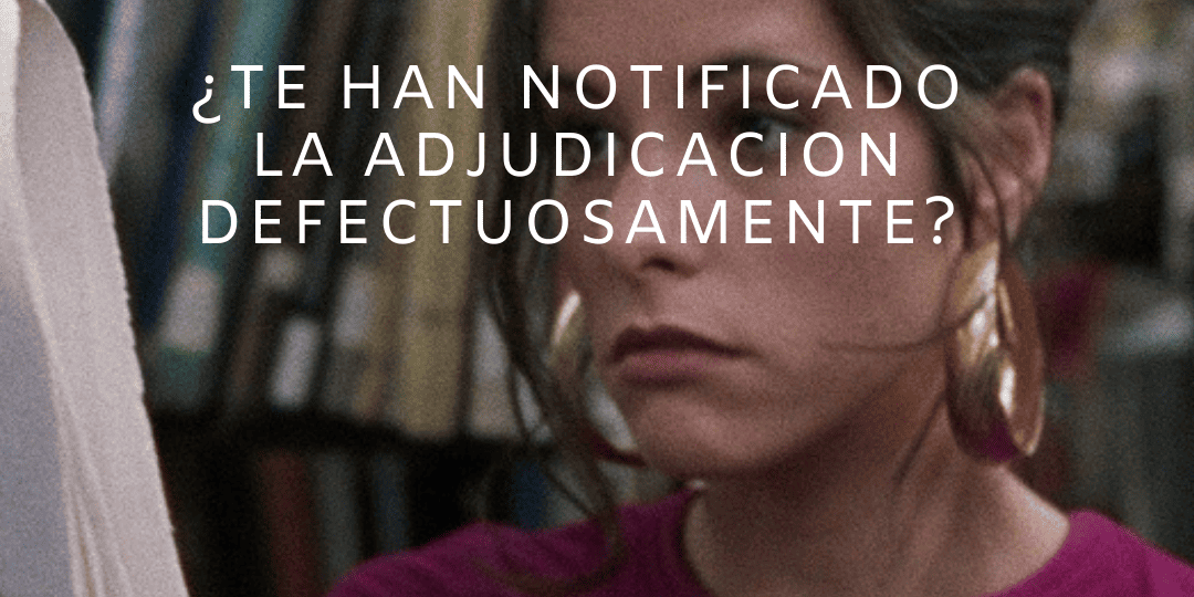 En Diez & Romeo Abogados, expertos en Contratación Pública, asesoramos a Administraciones Públicas (AAPP), empresas públicas y privadas, y PANAPs en todo lo relacionado con licitaciones electrónicas y recursos especiales en contratación pública. En un caso reciente, el Tribunal abordó un recurso por la falta de notificación adecuada de la adjudicación a todos los licitadores, dado que solo se notificó al adjudicatario y se publicó en el Perfil del Contratante. El Tribunal determinó que, según el artículo 151.1 de la LCSP, el acto de adjudicación debe notificarse formalmente a todos los licitadores, no solo mediante publicación, para que puedan ejercer su derecho a recurrir. A pesar de la notificación defectuosa, el recurso fue validado por el Tribunal, quien recalcó la obligación de enviar una comunicación expresa a todos los participantes.