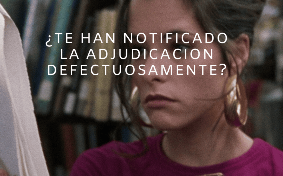 En Diez & Romeo Abogados, expertos en Contratación Pública, asesoramos a Administraciones Públicas (AAPP), empresas públicas y privadas, y PANAPs en todo lo relacionado con licitaciones electrónicas y recursos especiales en contratación pública. En un caso reciente, el Tribunal abordó un recurso por la falta de notificación adecuada de la adjudicación a todos los licitadores, dado que solo se notificó al adjudicatario y se publicó en el Perfil del Contratante. El Tribunal determinó que, según el artículo 151.1 de la LCSP, el acto de adjudicación debe notificarse formalmente a todos los licitadores, no solo mediante publicación, para que puedan ejercer su derecho a recurrir. A pesar de la notificación defectuosa, el recurso fue validado por el Tribunal, quien recalcó la obligación de enviar una comunicación expresa a todos los participantes.