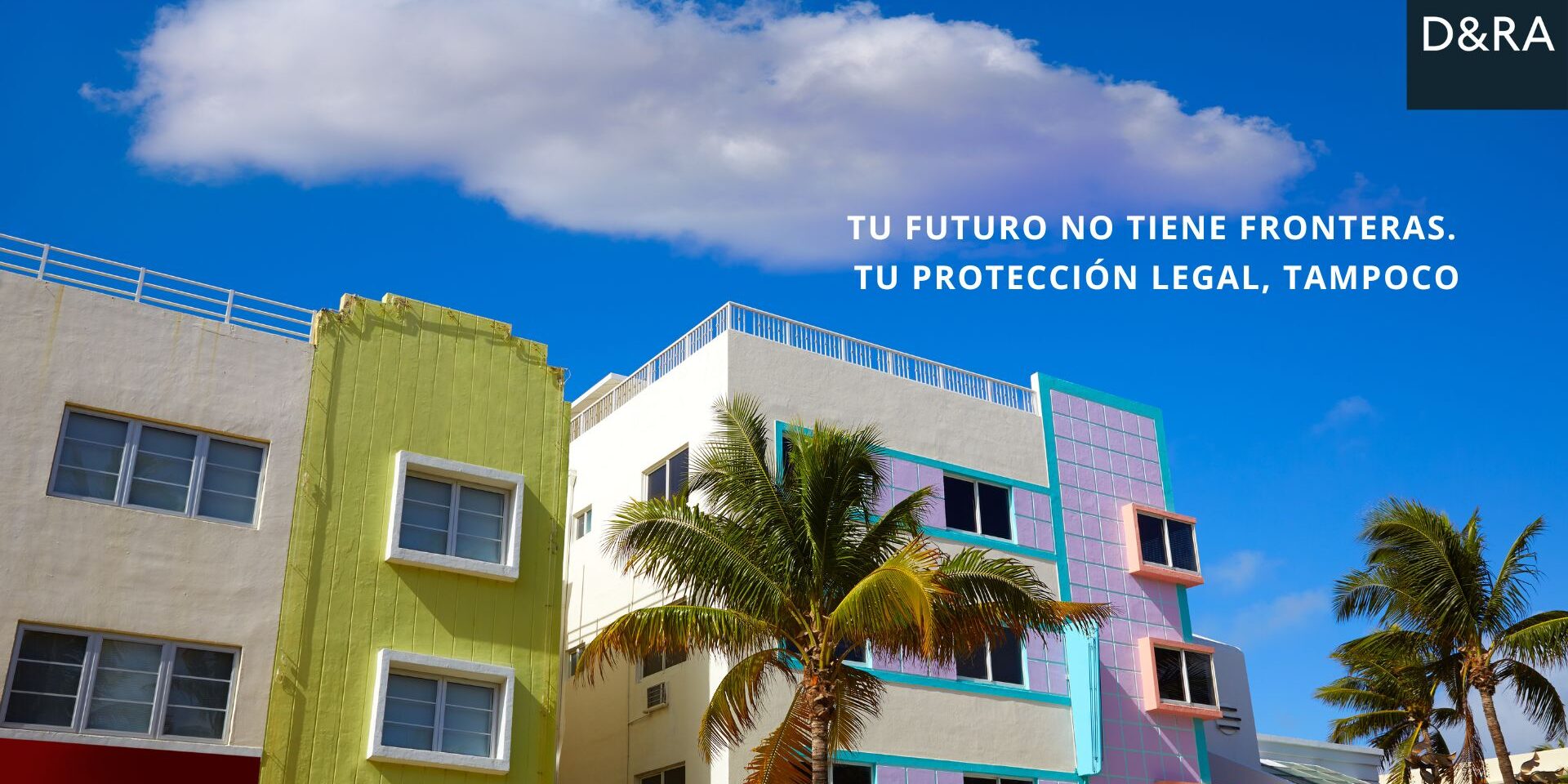 Funcionarios y opositores españoles en Miami recibiendo asesoría jurídica especializada.