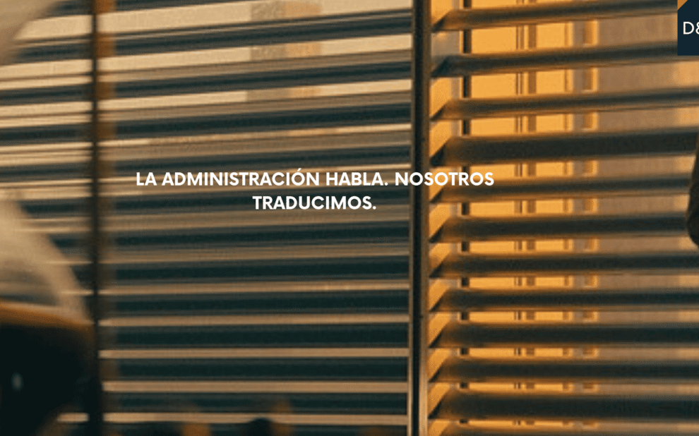 Abogados de Díez & Romeo analizando un caso de derecho contencioso-administrativo con enfoque estratégico.